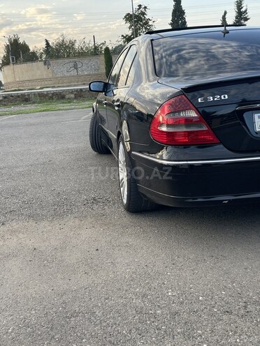 Mercedes E 320