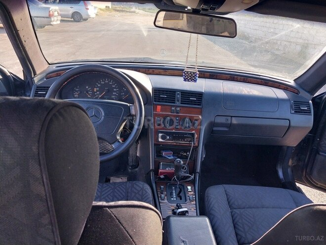 Mercedes E 220 d 1994, 330,000 km - 2.2 l - Bakı