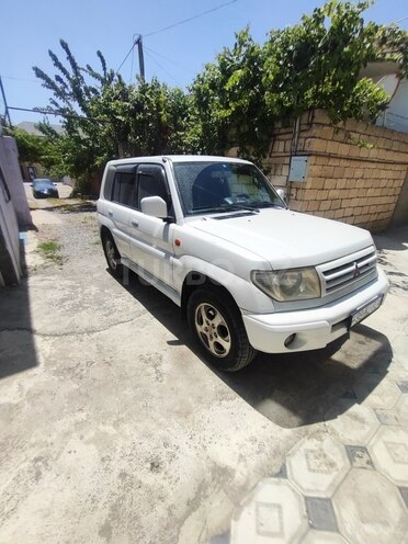 Mitsubishi Pajero io