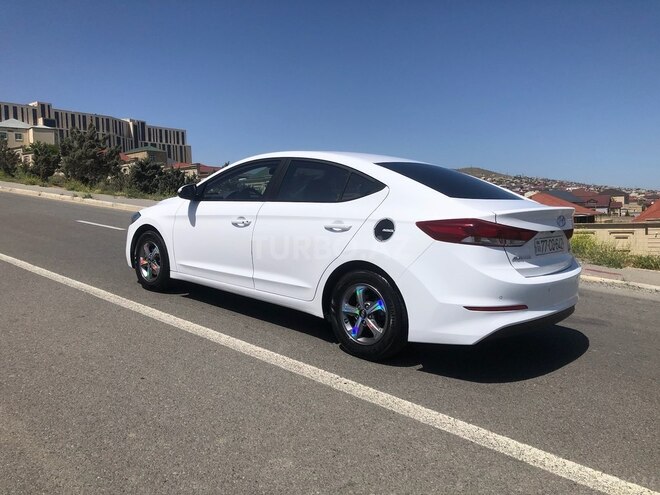 Hyundai Avante 2016, 132,800 km - 1.6 л - Bakı