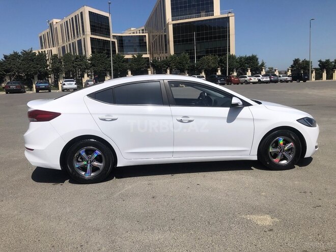 Hyundai Avante 2016, 132,800 km - 1.6 л - Bakı