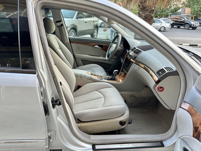 Mercedes E 270 2002, 248,000 km - 2.7 l - Bakı