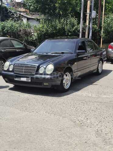 Mercedes E 230