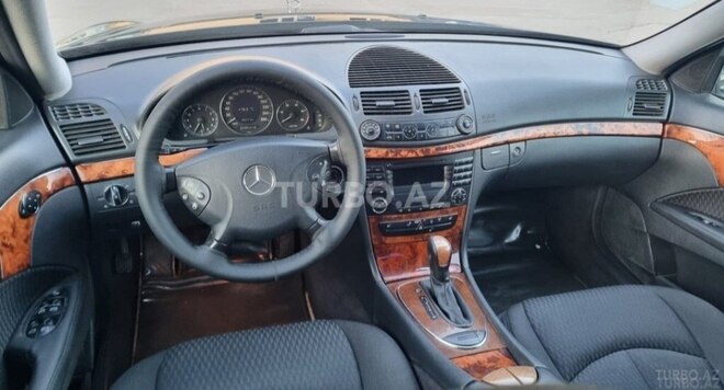 Mercedes E 270 2003, 341,000 km - 2.7 л - Quba