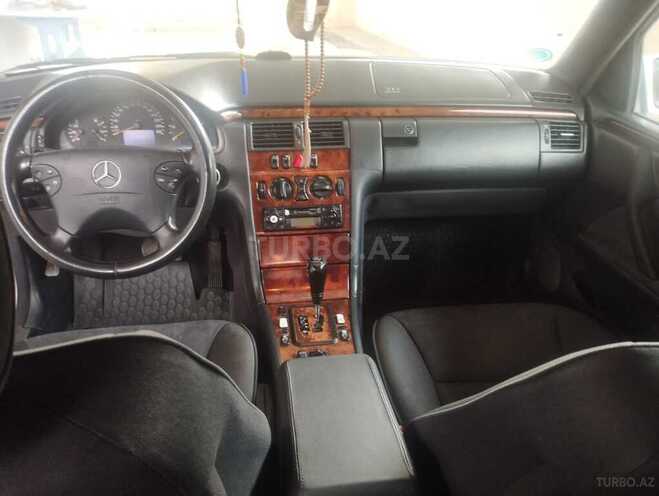 Mercedes E 320