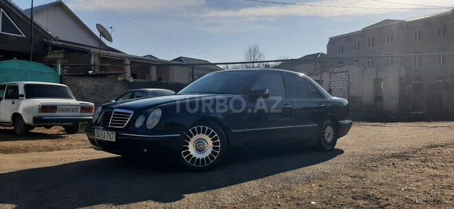 Mercedes E 320