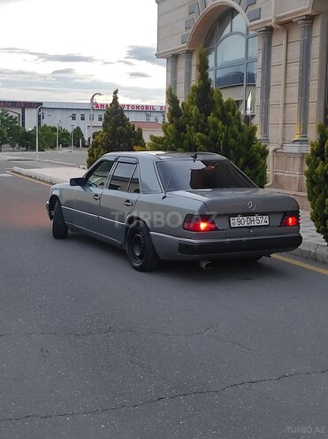 Mercedes E 230