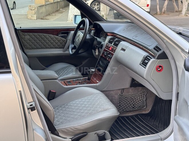 Mercedes E 200 1999, 259,000 km - 2.0 l - Bakı