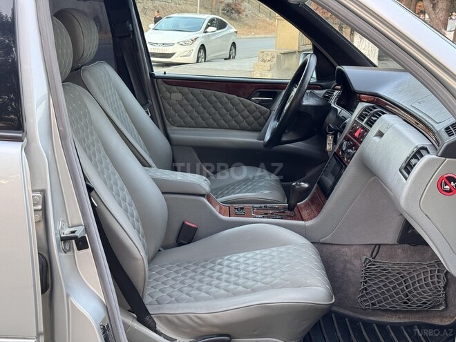 Mercedes E 200 1999, 259,000 km - 2.0 l - Bakı