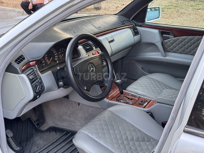 Mercedes E 200 1999, 259,000 km - 2.0 l - Bakı