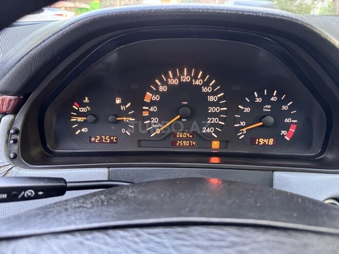 Mercedes E 200 1999, 259,000 km - 2.0 l - Bakı