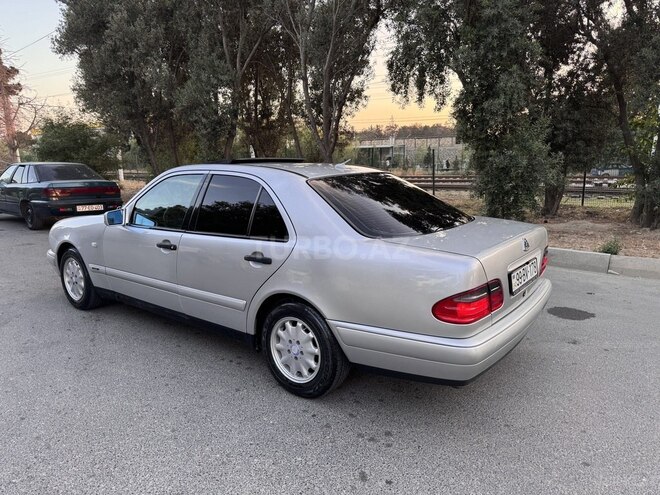 Mercedes E 200 1999, 259,000 km - 2.0 l - Bakı