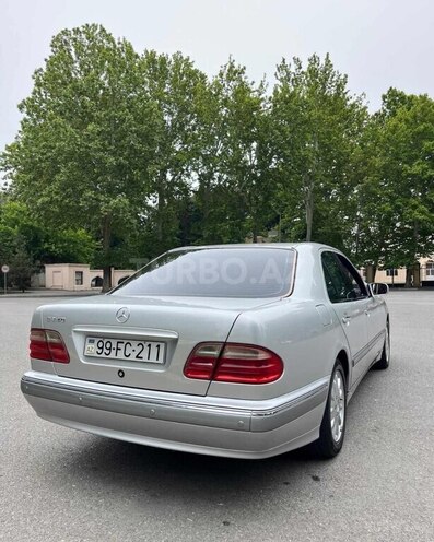 Mercedes E 240 2000, 347,852 km - 2.4 л - Naftalan