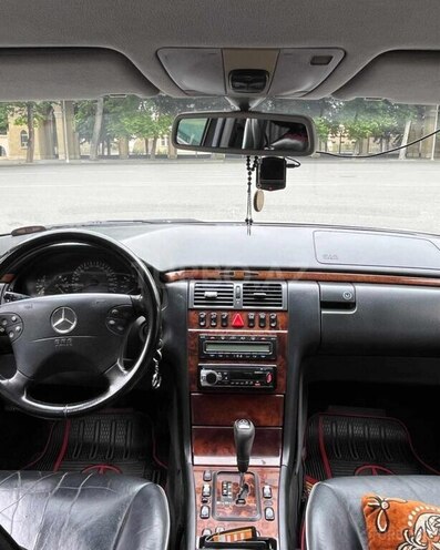 Mercedes E 240 2000, 347,852 km - 2.4 л - Naftalan