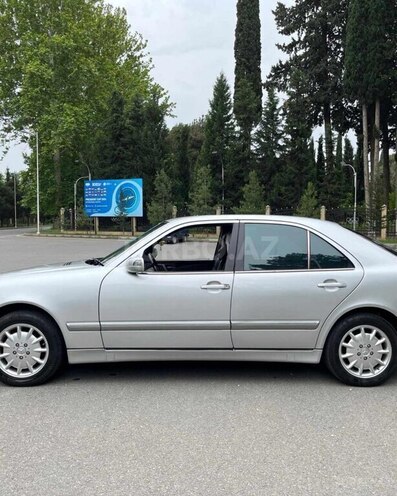 Mercedes E 240 2000, 347,852 km - 2.4 л - Naftalan