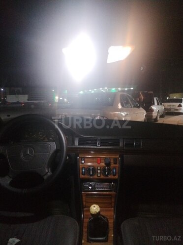 Mercedes E 250 1992, 540,678 km - 2.5 l - Sabirabad