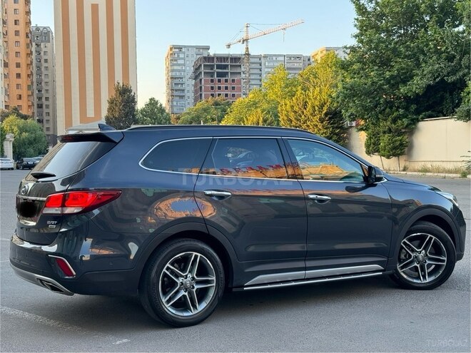 Hyundai Grand Santa Fe