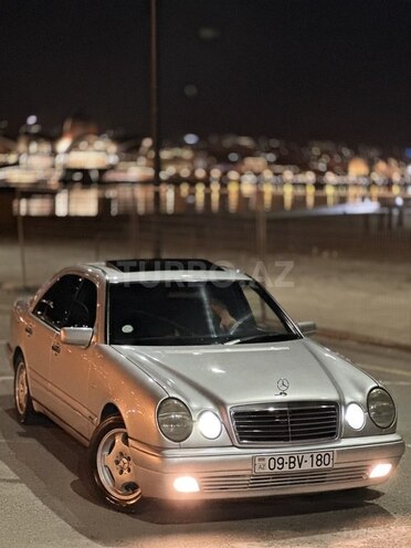 Mercedes E 200