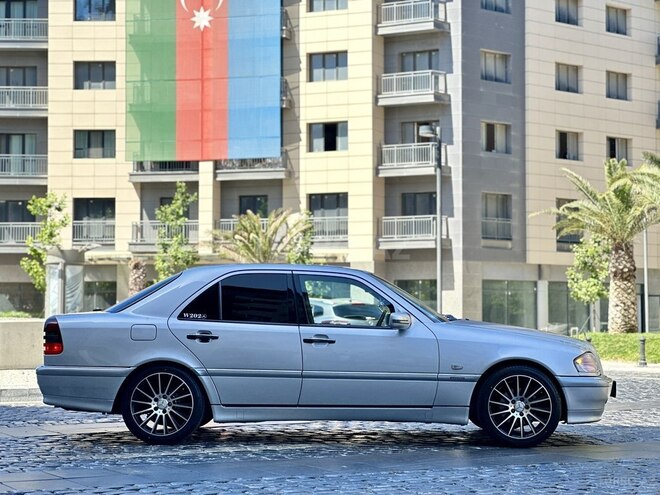 Mercedes C 200