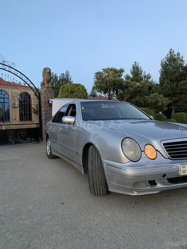 Mercedes E 240