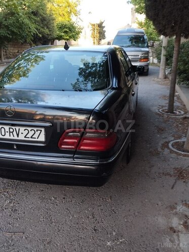 Mercedes E 240 1998, 285,000 km - 2.4 l - Bakı