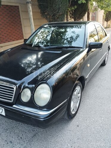 Mercedes E 240 1998, 285,000 km - 2.4 l - Bakı