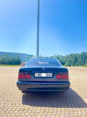 Mercedes E 240 2000, 265,000 km - 2.6 л - Masallı