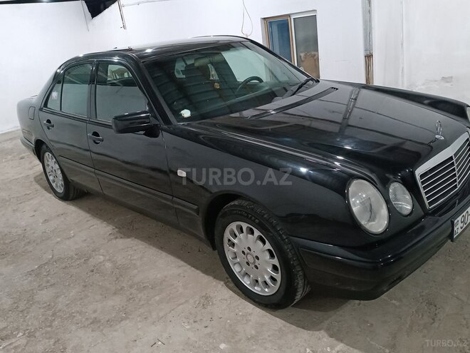 Mercedes E 200