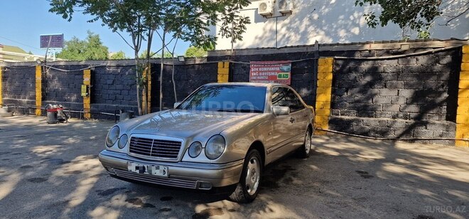 Mercedes E 200