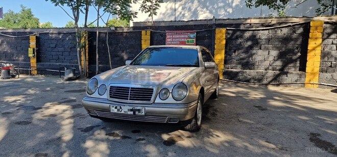 Mercedes E 200