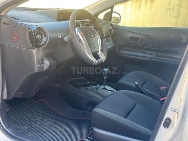Toyota Prius C 2016, 98,000 km - 1.5 l - Bakı