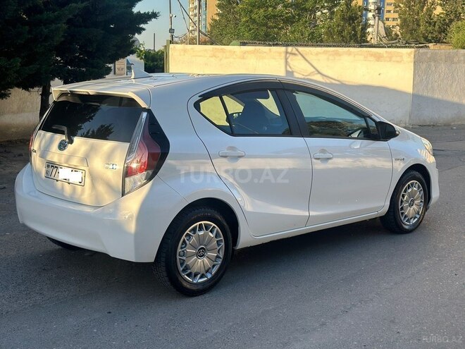 Toyota Prius C 2016, 98,000 km - 1.5 l - Bakı