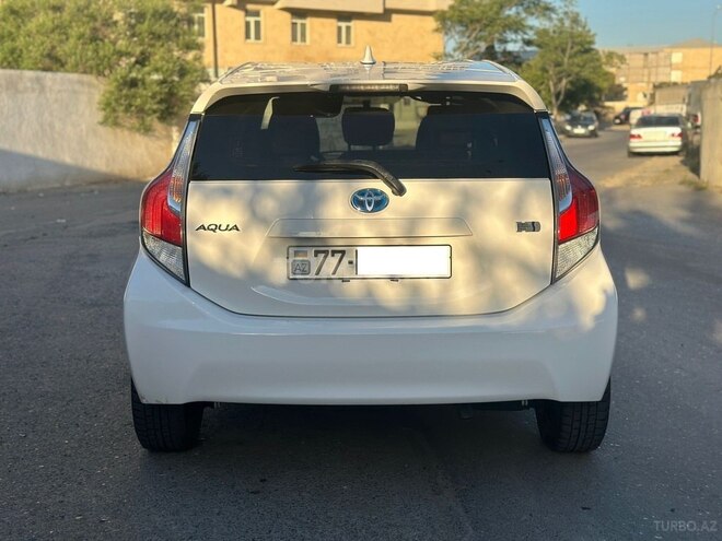 Toyota Prius C 2016, 98,000 km - 1.5 l - Bakı