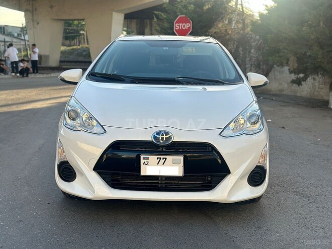 Toyota Prius C 2016, 98,000 km - 1.5 l - Bakı