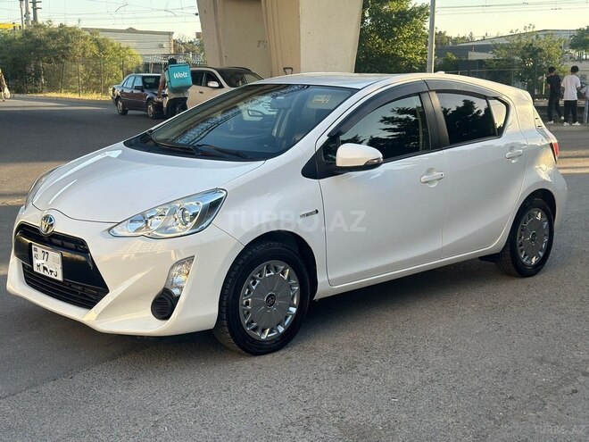 Toyota Prius C 2016, 98,000 km - 1.5 l - Bakı