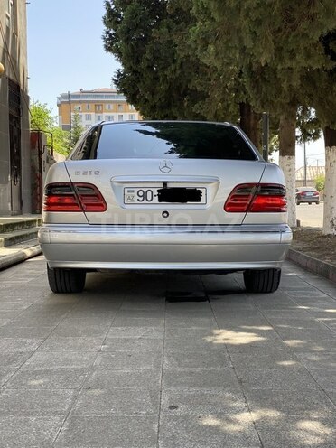 Mercedes E 270