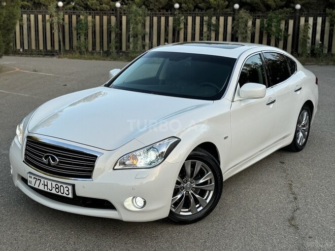 Infiniti Q70