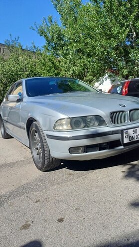 BMW 528