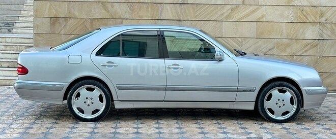 Mercedes E 200