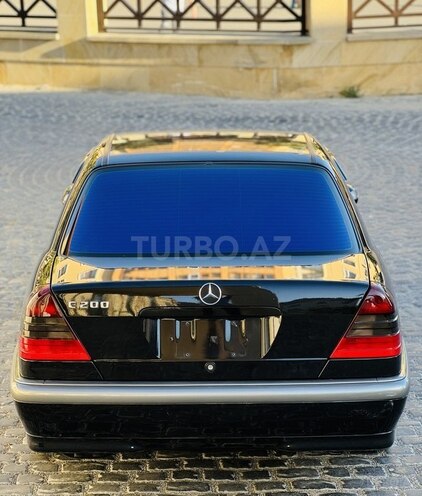 Mercedes C 200