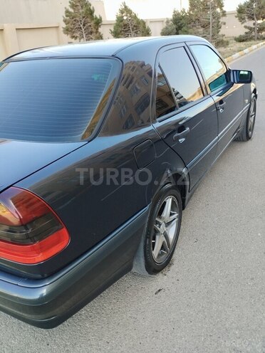 Mercedes C 200