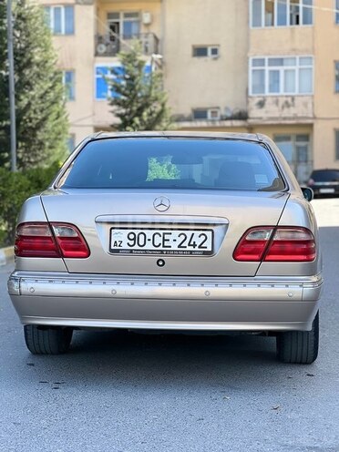 Mercedes E 240