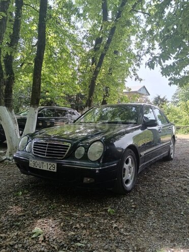 Mercedes E 240