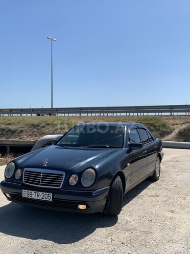 Mercedes E 240