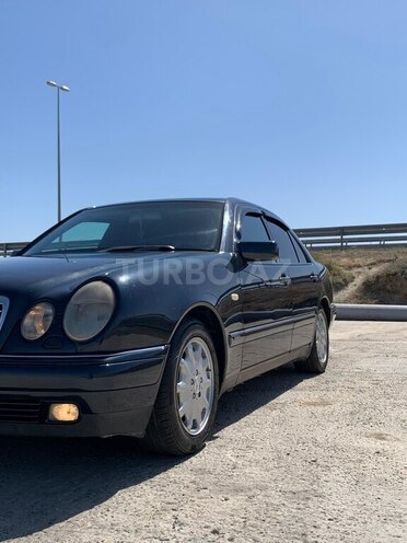 Mercedes E 240