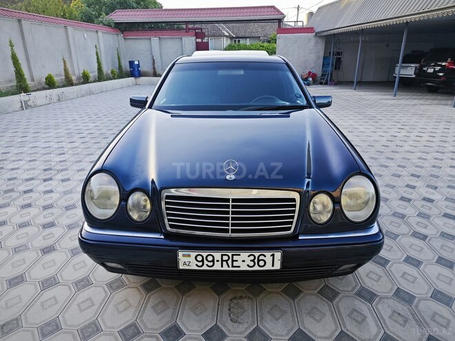 Mercedes E 240