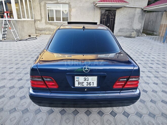 Mercedes E 240