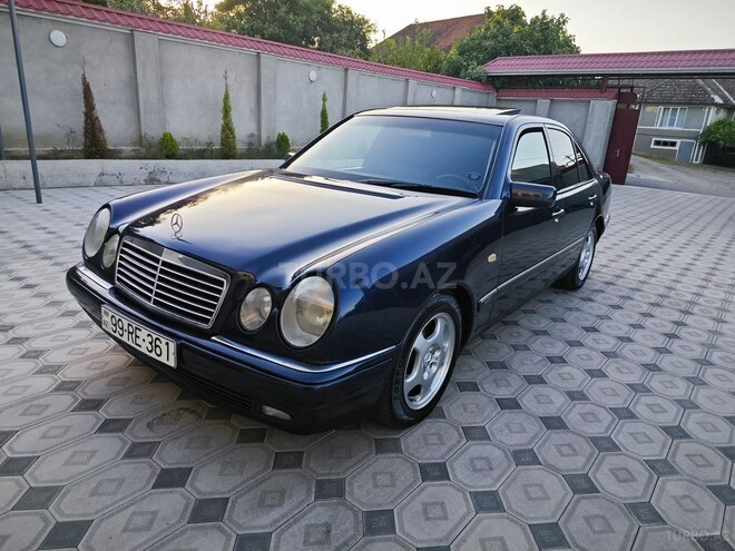 Mercedes E 240