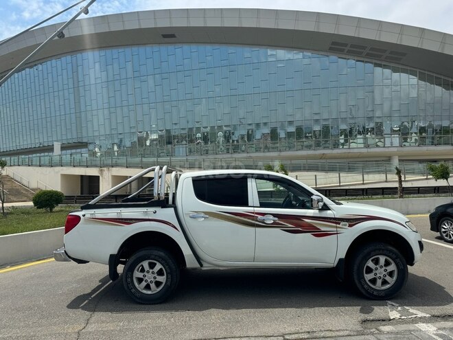 Mitsubishi L200 2015, 185,000 km - 2.5 l - Bakı