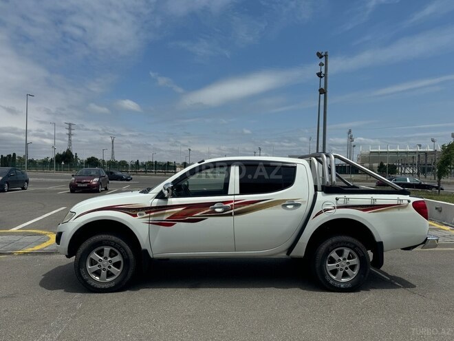 Mitsubishi L200 2015, 185,000 km - 2.5 l - Bakı